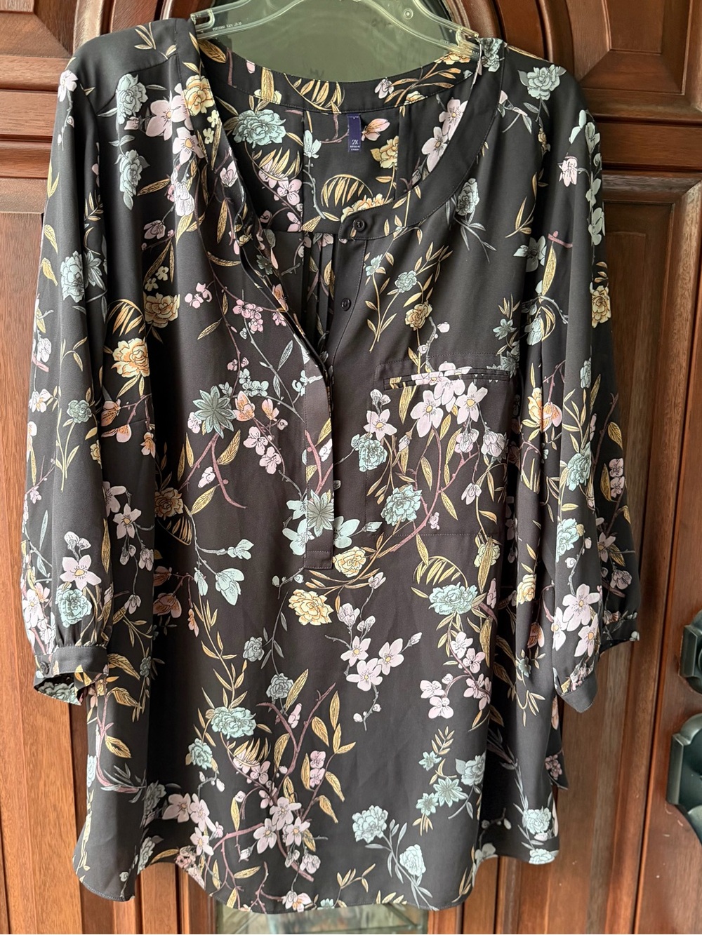 NYDJ Women’s Floral V-Neck Blouse in Black